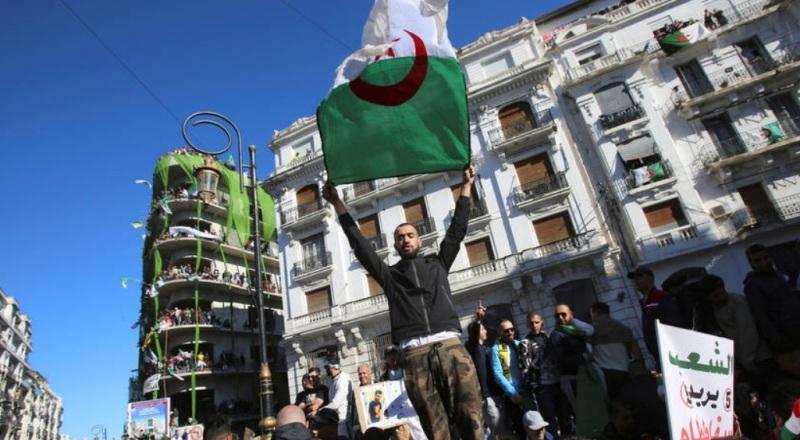 الجزایر در کشاکش ماندن بوتفلیقه یا برگزاری انتخابات