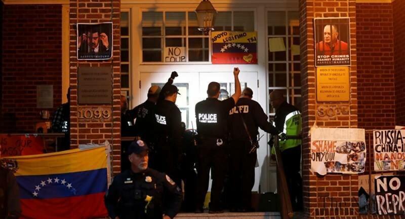حمله پلیس آمریکا به سفارت ونزوئلا و و اکنش کاراکاس